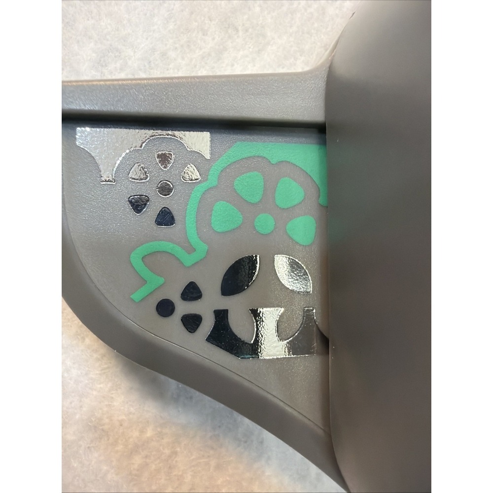 We R Memory Keepers Edge Border Paper Punch Garland 2.5" Crafting New In Box - Picture 3 of 16